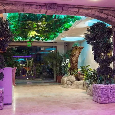 Harmony Jungle - Family Friendly Complex Lägenhetshotell Slăntjev Brjag